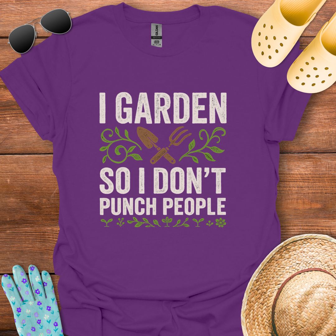 I Garden so i don't Punch People T - Shirt